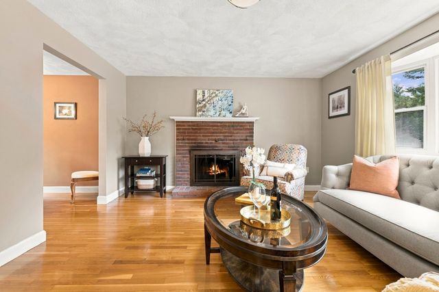 115 Quincy Rd, Tewksbury, MA 01876