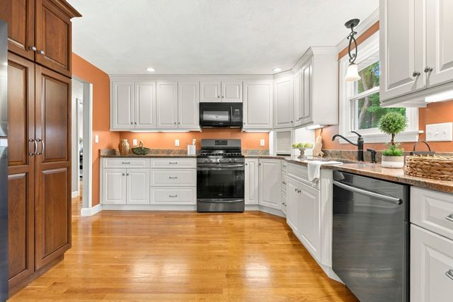 115 Quincy Rd, Tewksbury, MA 01876