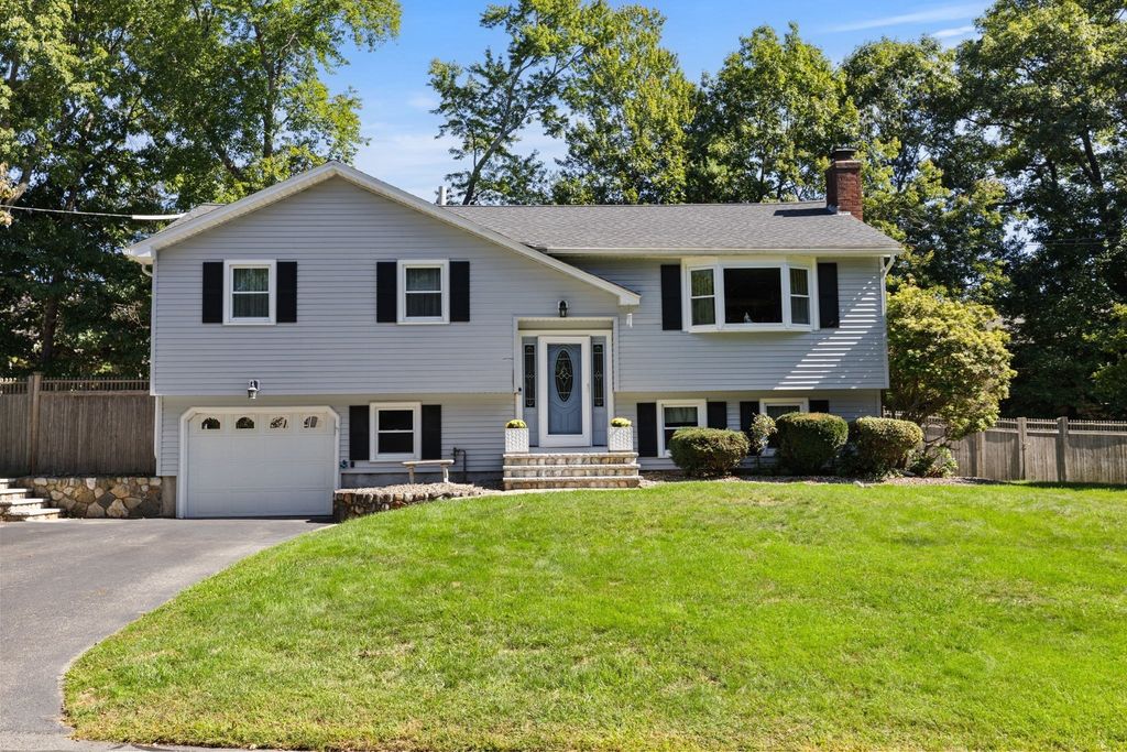 115 Quincy Rd, Tewksbury, MA 01876