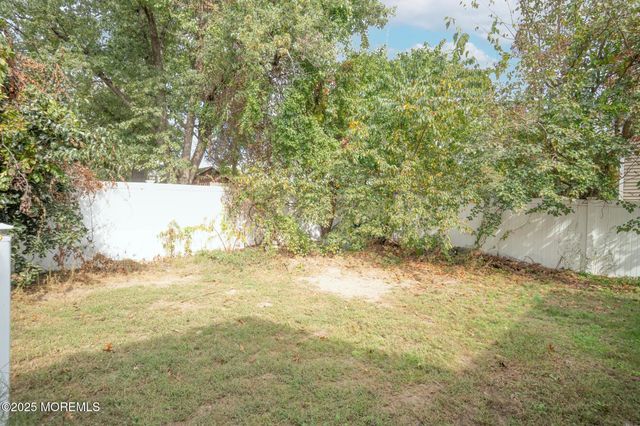 701 Madison Avenue, Manchester, NJ 08759