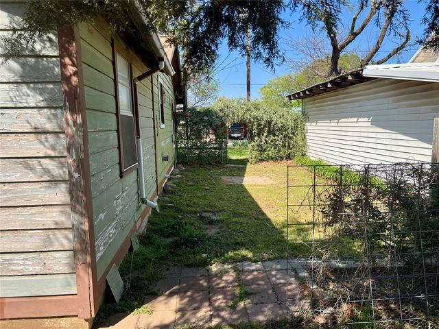 906 Young Street, Nocona, TX 76255