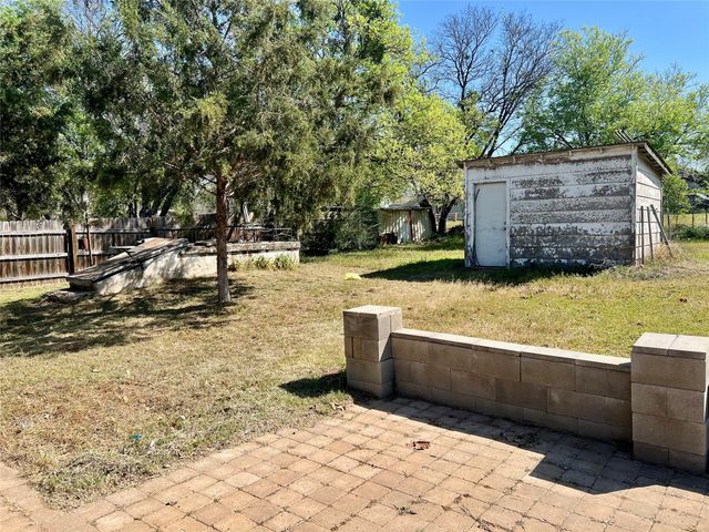 906 Young Street, Nocona, TX 76255