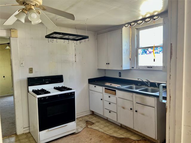 906 Young Street, Nocona, TX 76255