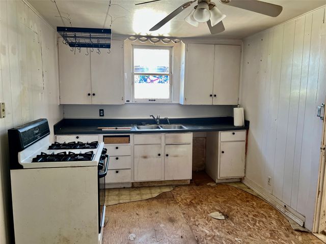 906 Young Street, Nocona, TX 76255