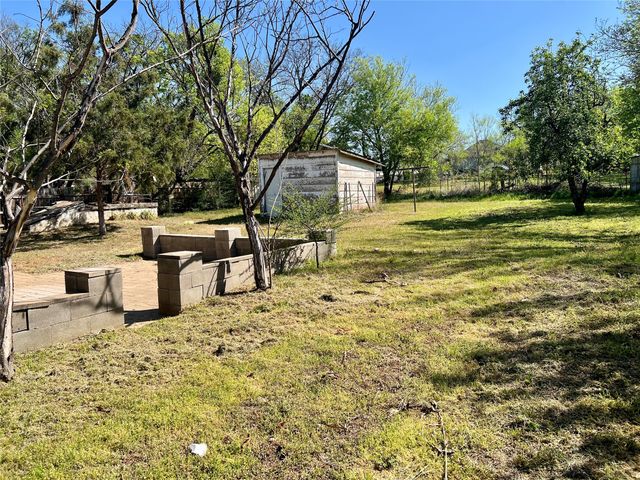 906 Young Street, Nocona, TX 76255