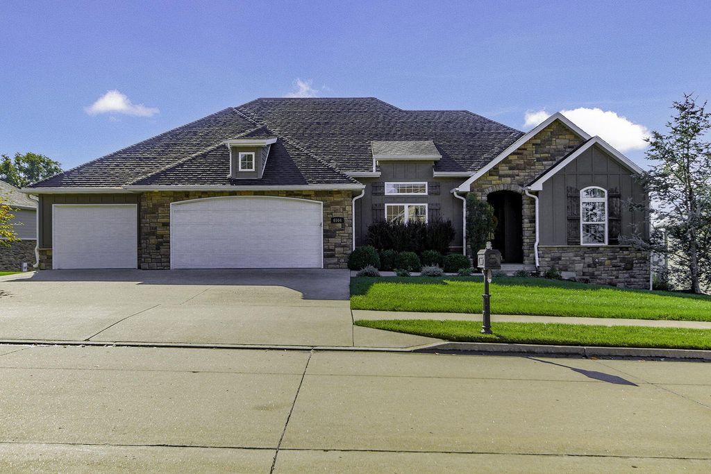 6504 GOLD FINCH CT, Columbia, MO 65201