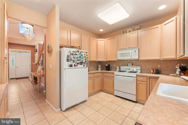 342 N FOUNDERS CT, Warrington, PA 18976