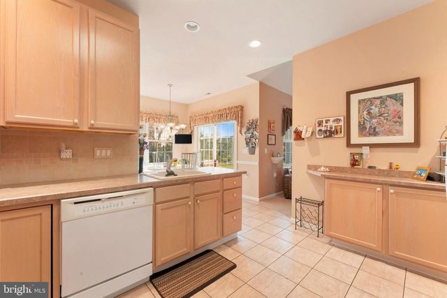342 N FOUNDERS CT, Warrington, PA 18976