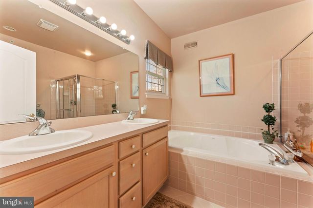342 N FOUNDERS CT, Warrington, PA 18976