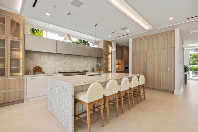 816 Palm Trail, Delray Beach, FL 33483