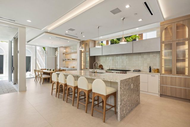 816 Palm Trail, Delray Beach, FL 33483