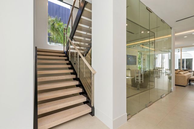 816 Palm Trail, Delray Beach, FL 33483