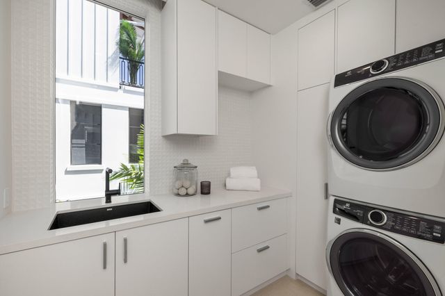 816 Palm Trail, Delray Beach, FL 33483