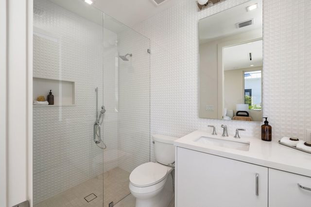 816 Palm Trail, Delray Beach, FL 33483