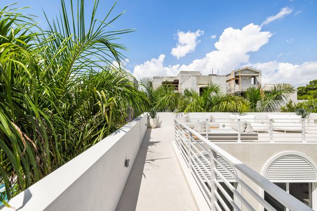 816 Palm Trail, Delray Beach, FL 33483