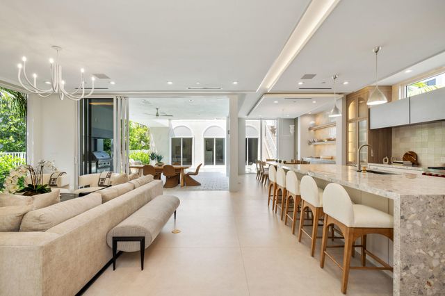 816 Palm Trail, Delray Beach, FL 33483