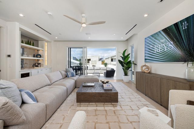 816 Palm Trail, Delray Beach, FL 33483