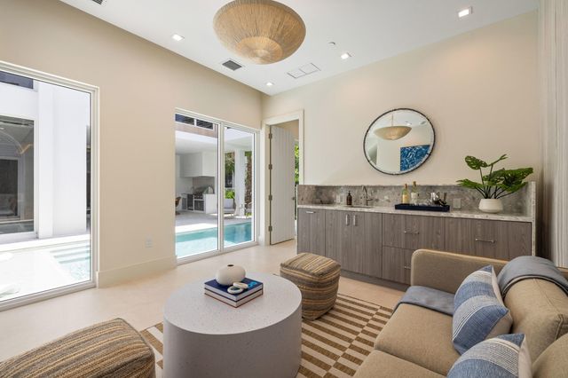 816 Palm Trail, Delray Beach, FL 33483