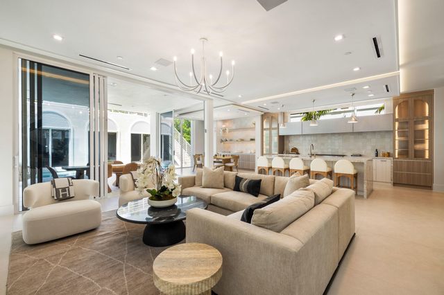 816 Palm Trail, Delray Beach, FL 33483