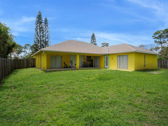 1881 SW Buttercup Avenue, Port St. Lucie, FL 34953
