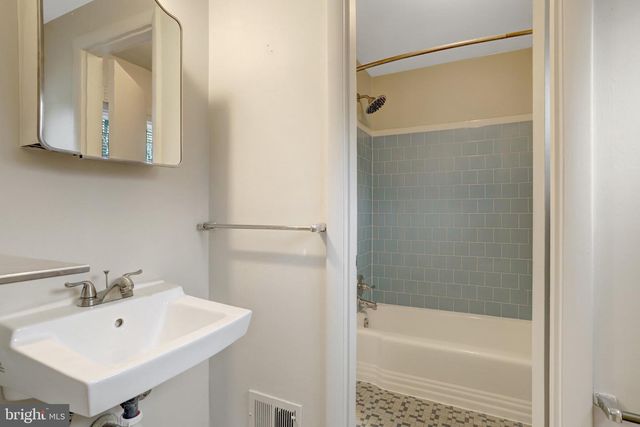 488 N OWEN ST, Alexandria, VA 22304