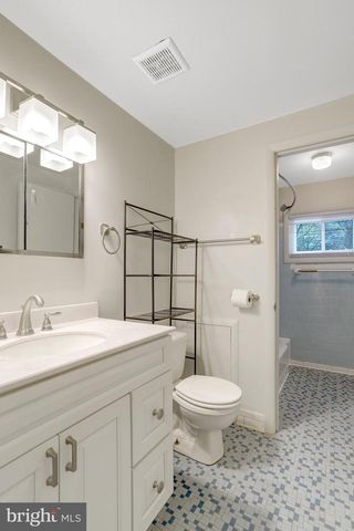 488 N OWEN ST, Alexandria, VA 22304