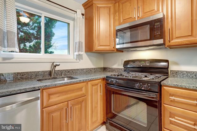 488 N OWEN ST, Alexandria, VA 22304