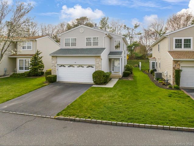 14 Colony Drive, Holbrook, NY 11741