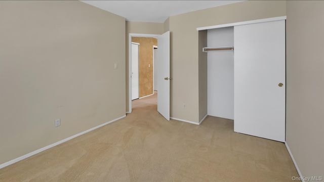 14 Colony Drive, Holbrook, NY 11741