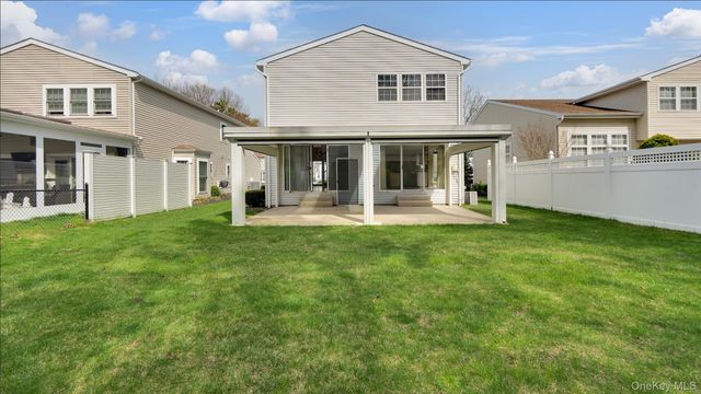 14 Colony Drive, Holbrook, NY 11741