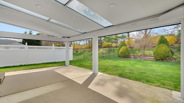 14 Colony Drive, Holbrook, NY 11741