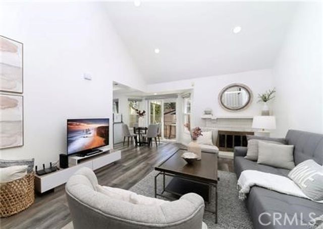 52 Weepingwood, Irvine, CA 92614