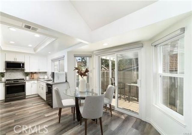 52 Weepingwood, Irvine, CA 92614