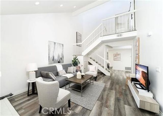 52 Weepingwood, Irvine, CA 92614