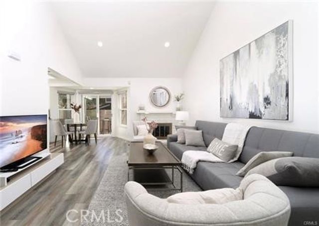 52 Weepingwood, Irvine, CA 92614