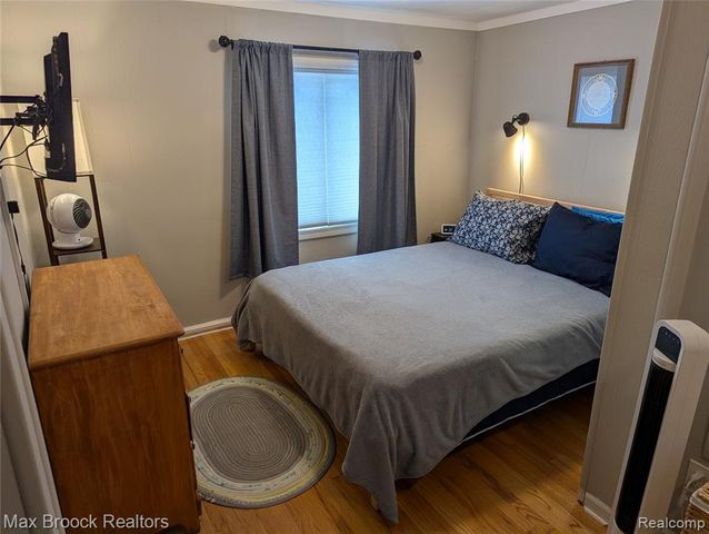 6227 Clarkston Road, Clarkston, MI 48346
