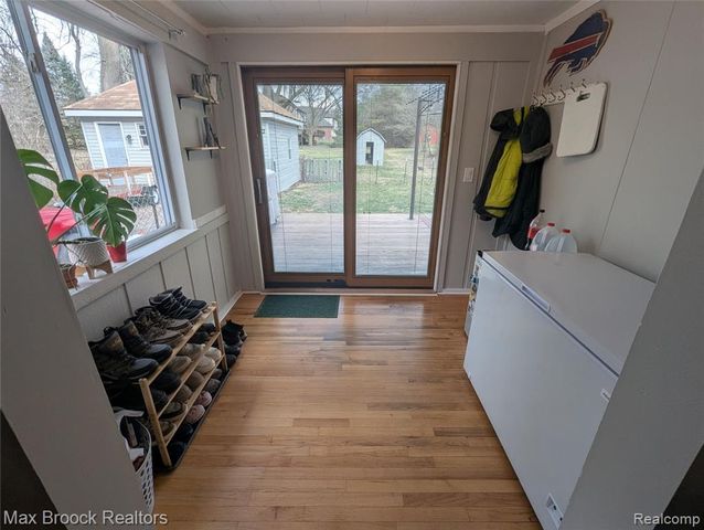 6227 Clarkston Road, Clarkston, MI 48346