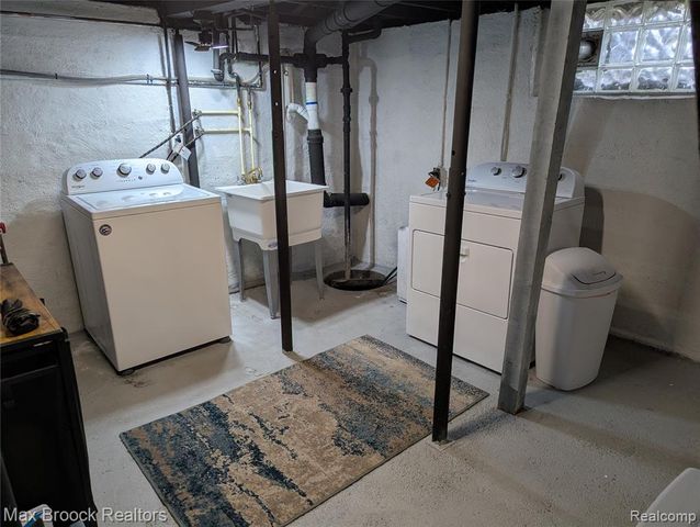 6227 Clarkston Road, Clarkston, MI 48346