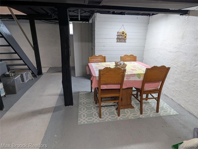 6227 Clarkston Road, Clarkston, MI 48346