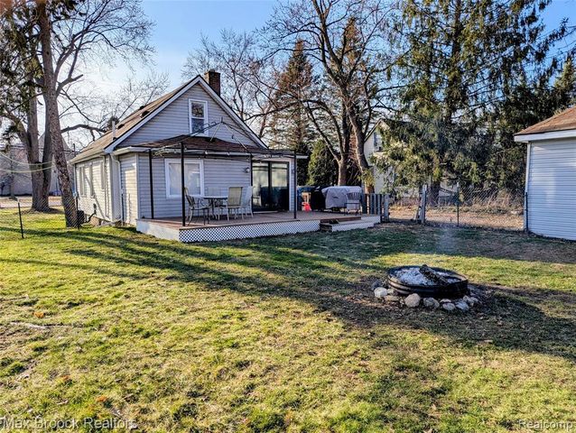 6227 Clarkston Road, Clarkston, MI 48346