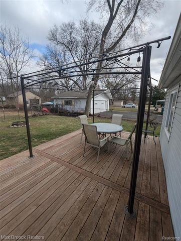 6227 Clarkston Road, Clarkston, MI 48346