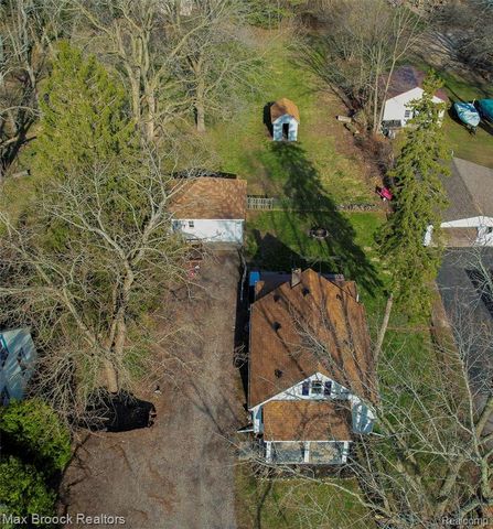 6227 Clarkston Road, Clarkston, MI 48346