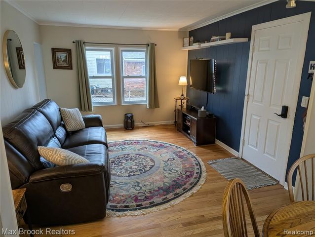 6227 Clarkston Road, Clarkston, MI 48346
