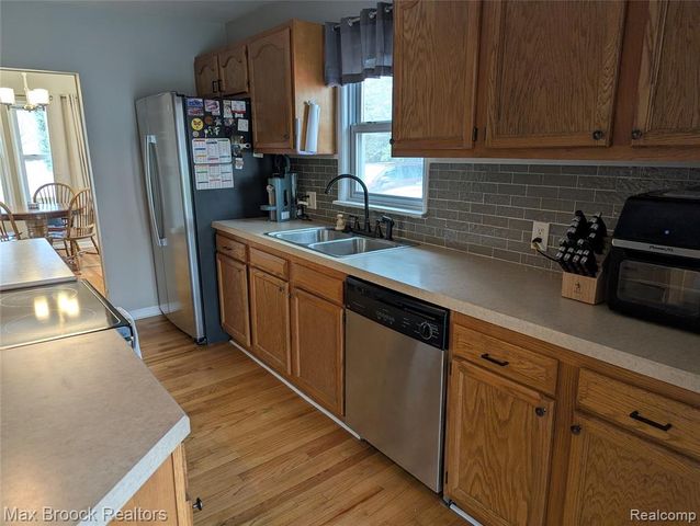 6227 Clarkston Road, Clarkston, MI 48346