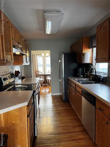 6227 Clarkston Road, Clarkston, MI 48346