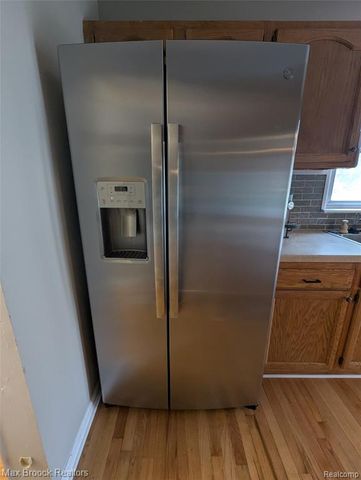 6227 Clarkston Road, Clarkston, MI 48346