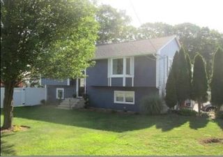 100 Bradbury St, Fall River, MA 02721