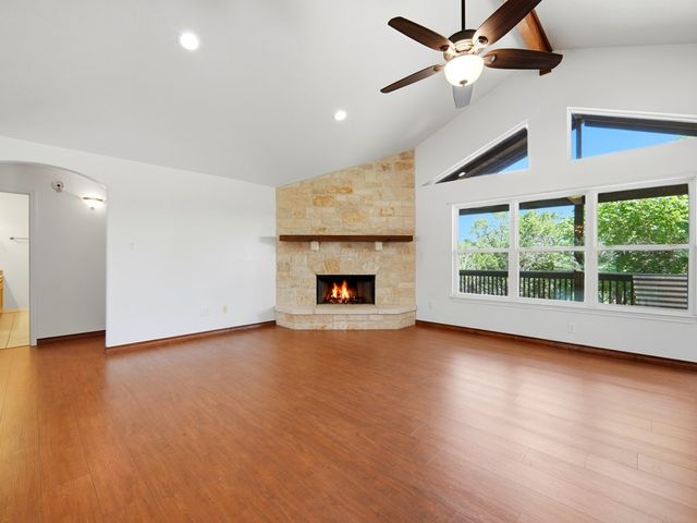 154 N Fannin Dr, Kerrville, TX 78028