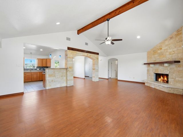 154 N Fannin Dr, Kerrville, TX 78028