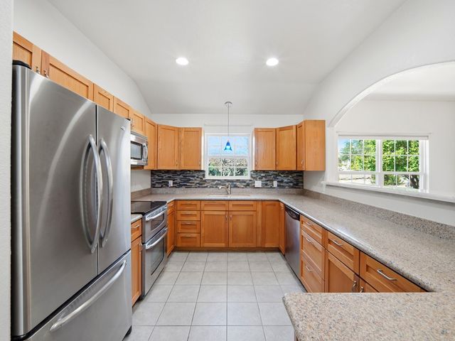 154 N Fannin Dr, Kerrville, TX 78028